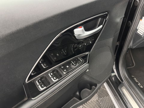Kia e-Niro ExecutiveLine 64 kWh [ 3-Fase ] {SOH-100%} (INCL-BTW) Aut. *PANO | LUXURY-LEATHER | JBL-AUDIO | FULL-LED | NAVI-FULLMAP | DAB | ADAPTIVE-CRUISE | CAMERA | MEMORY-PACK | LANE-ASSIST | CCS-FASTLOADER | KEYLESS | DIGI-COCKPIT | 17"ALU*