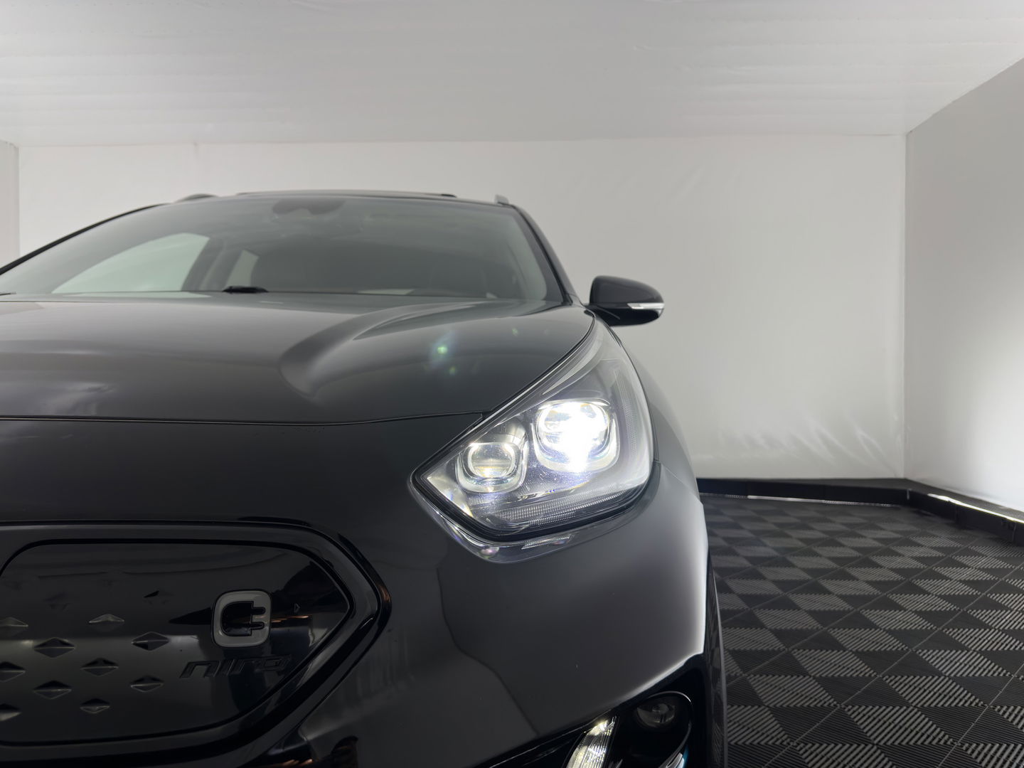 Kia e-Niro ExecutiveLine 64 kWh [ 3-Fase ] {SOH-100%} (INCL-BTW) Aut. *PANO | LUXURY-LEATHER | JBL-AUDIO | FULL-LED | NAVI-FULLMAP | DAB | ADAPTIVE-CRUISE | CAMERA | MEMORY-PACK | LANE-ASSIST | CCS-FASTLOADER | KEYLESS | DIGI-COCKPIT | 17"ALU*