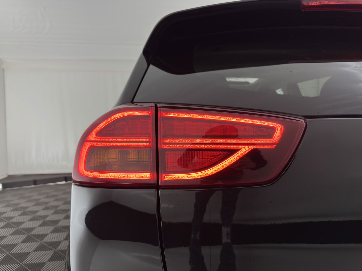Kia e-Niro ExecutiveLine 64 kWh [ 3-Fase ] {SOH-100%} (INCL-BTW) Aut. *PANO | LUXURY-LEATHER | JBL-AUDIO | FULL-LED | NAVI-FULLMAP | DAB | ADAPTIVE-CRUISE | CAMERA | MEMORY-PACK | LANE-ASSIST | CCS-FASTLOADER | KEYLESS | DIGI-COCKPIT | 17"ALU*