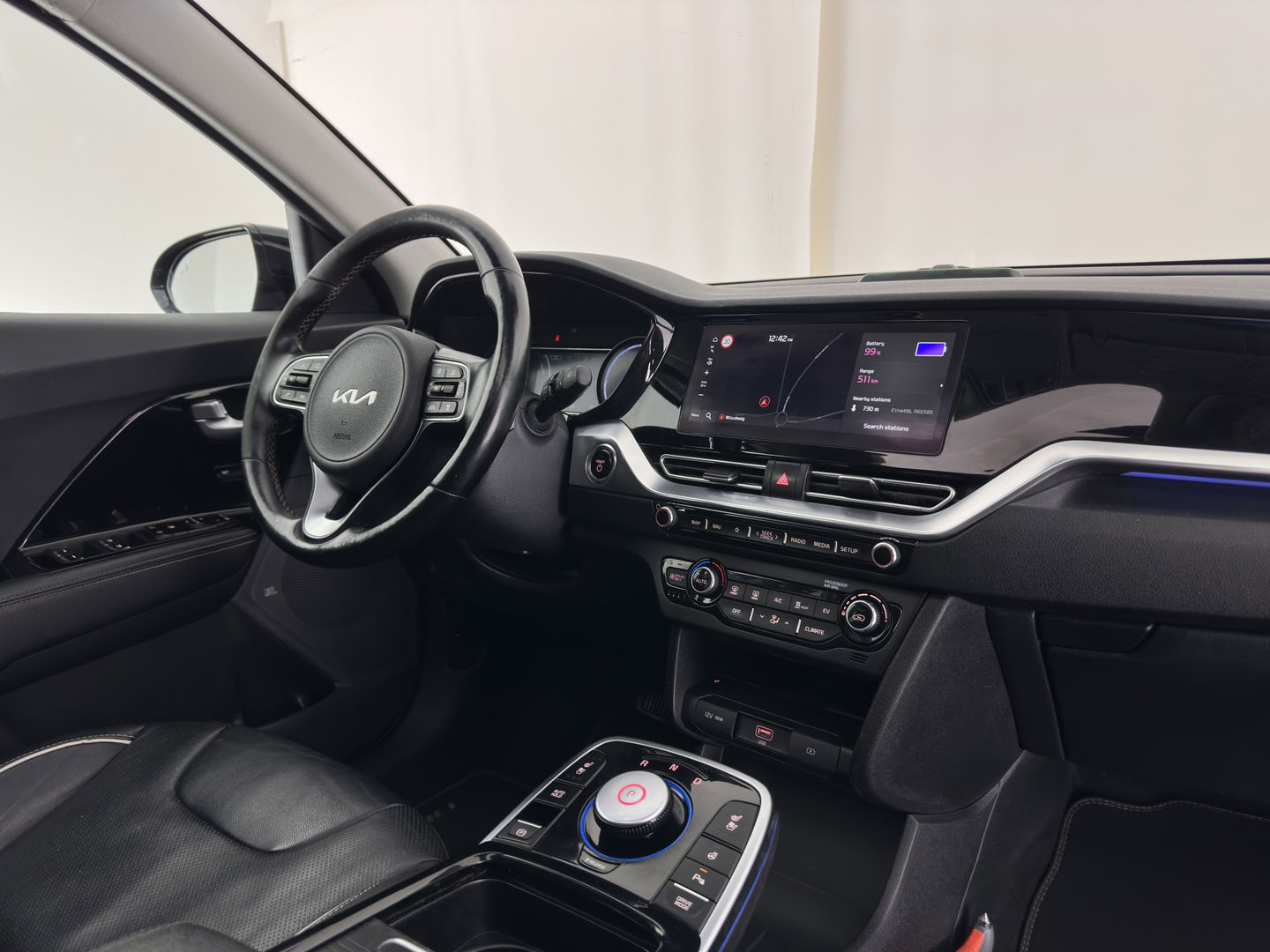 Kia e-Niro ExecutiveLine 64 kWh [ 3-Fase ] {SOH-100%} (INCL-BTW) Aut. *PANO | LUXURY-LEATHER | JBL-AUDIO | FULL-LED | NAVI-FULLMAP | DAB | ADAPTIVE-CRUISE | CAMERA | MEMORY-PACK | LANE-ASSIST | CCS-FASTLOADER | KEYLESS | DIGI-COCKPIT | 17"ALU*