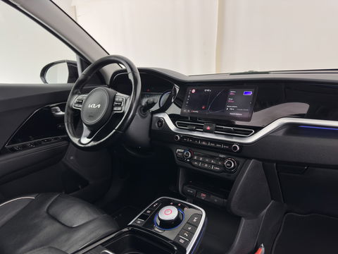 Kia e-Niro ExecutiveLine 64 kWh [ 3-Fase ] {SOH-100%} (INCL-BTW) Aut. *PANO | LUXURY-LEATHER | JBL-AUDIO | FULL-LED | NAVI-FULLMAP | DAB | ADAPTIVE-CRUISE | CAMERA | MEMORY-PACK | LANE-ASSIST | CCS-FASTLOADER | KEYLESS | DIGI-COCKPIT | 17"ALU*