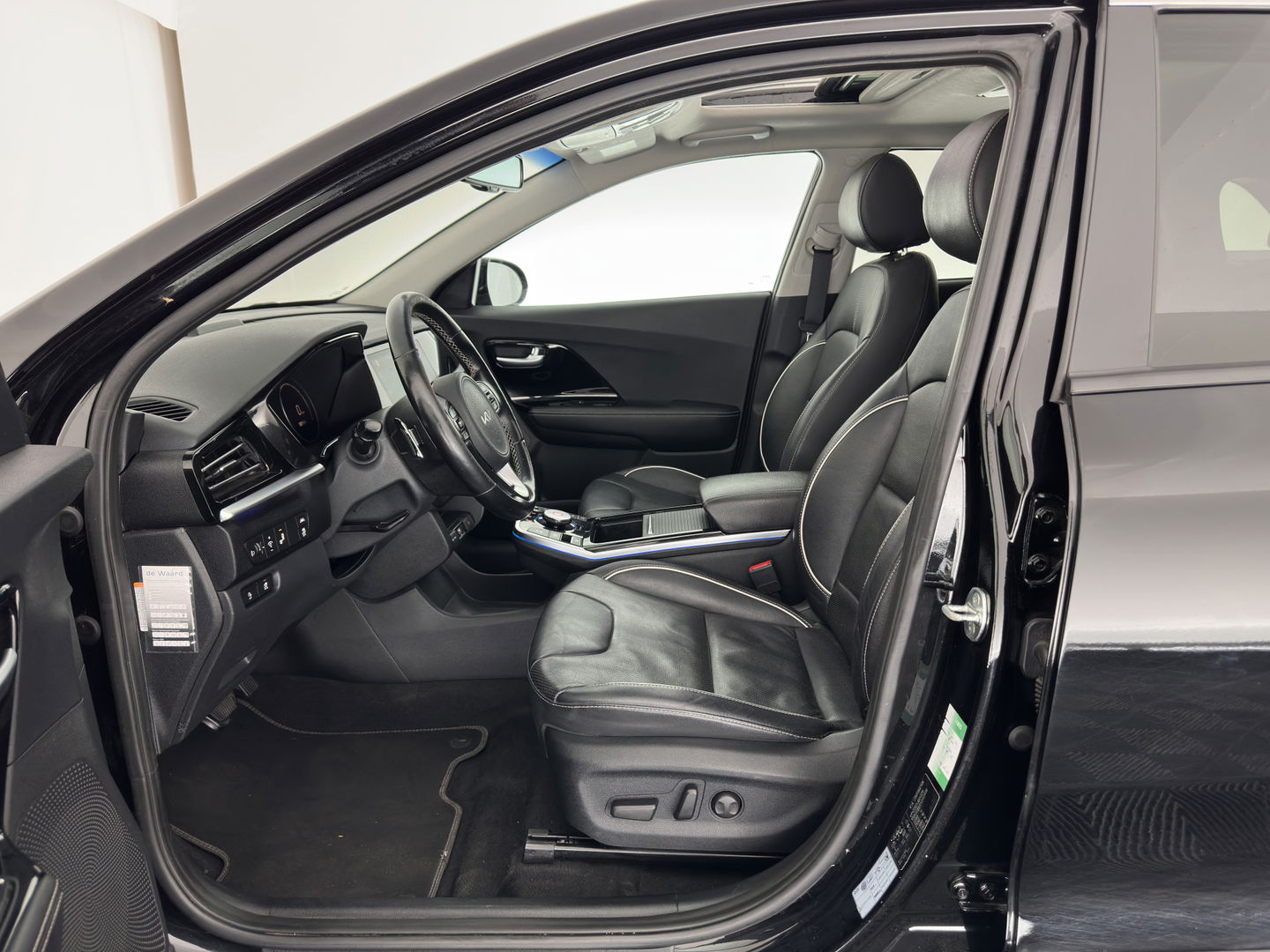 Kia e-Niro ExecutiveLine 64 kWh [ 3-Fase ] {SOH-100%} (INCL-BTW) Aut. *PANO | LUXURY-LEATHER | JBL-AUDIO | FULL-LED | NAVI-FULLMAP | DAB | ADAPTIVE-CRUISE | CAMERA | MEMORY-PACK | LANE-ASSIST | CCS-FASTLOADER | KEYLESS | DIGI-COCKPIT | 17"ALU*