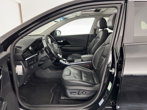 Kia e-Niro ExecutiveLine 64 kWh [ 3-Fase ] {SOH-100%} (INCL-BTW) Aut. *PANO | LUXURY-LEATHER | JBL-AUDIO | FULL-LED | NAVI-FULLMAP | DAB | ADAPTIVE-CRUISE | CAMERA | MEMORY-PACK | LANE-ASSIST | CCS-FASTLOADER | KEYLESS | DIGI-COCKPIT | 17"ALU*