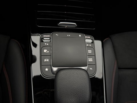 Mercedes-Benz CLA-Klasse 180 AMG | Pano | LED | Trekhaak | Virtual | Camera | Carplay | Cruise
