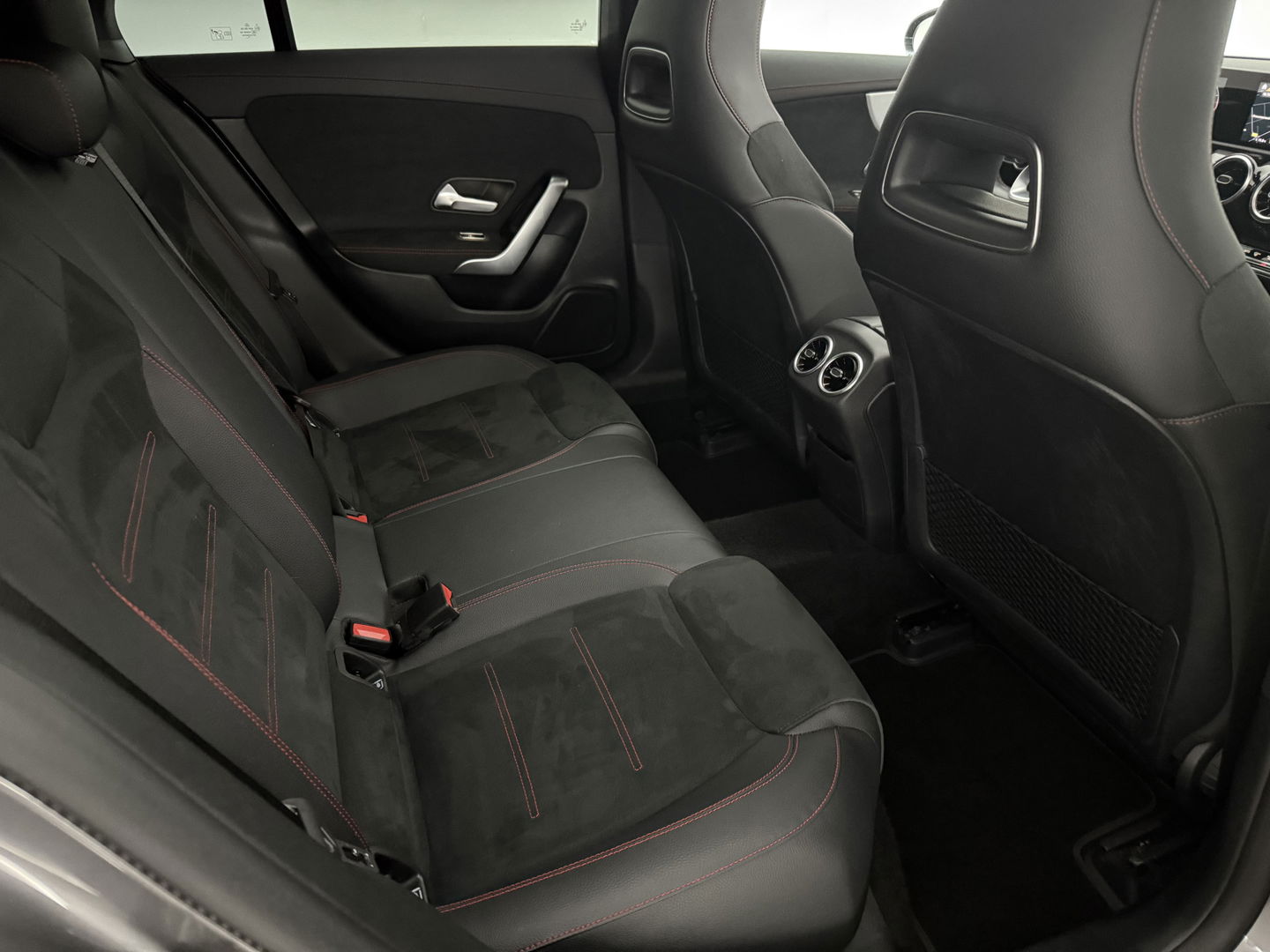 Mercedes-Benz CLA-Klasse 180 AMG | Pano | LED | Trekhaak | Virtual | Camera | Carplay | Cruise