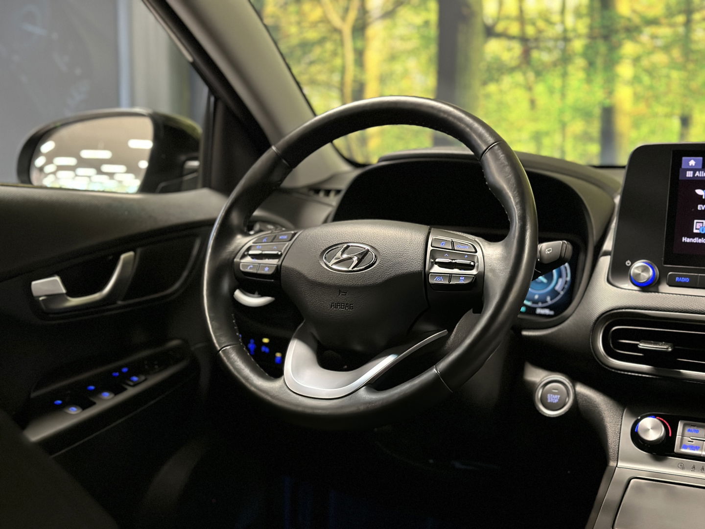 Hyundai KONA EV Comfort Smart 39 kWh | Parkeersensoren | Cruise Control | Achteruitrijcamera | Apple Carplay | Android Auto | Stoel/Stuurverwarming | Keyless | DAB | Airconditioning