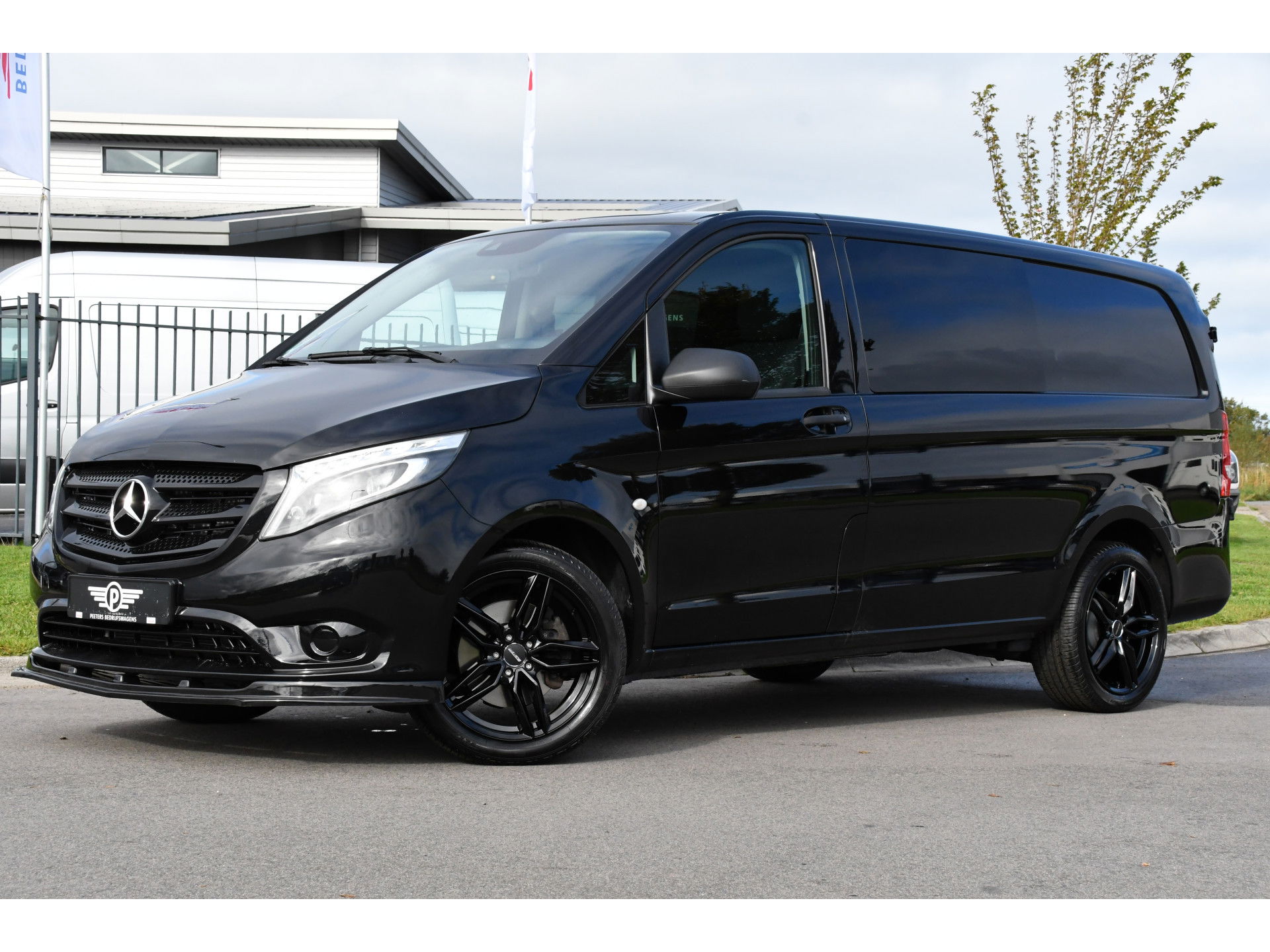 Mercedes-Benz Vito 119 CDI L2 DC Black Edition Camera, Cruise, LED, Carplay, Automaat, Stoelverwarming, 190pk, Trekhaak, Uniek!