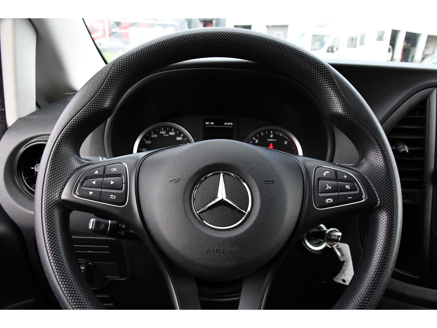 Mercedes-Benz Vito 119 CDI L2 DC Black Edition Camera, Cruise, LED, Carplay, Automaat, Stoelverwarming, 190pk, Trekhaak, Uniek!
