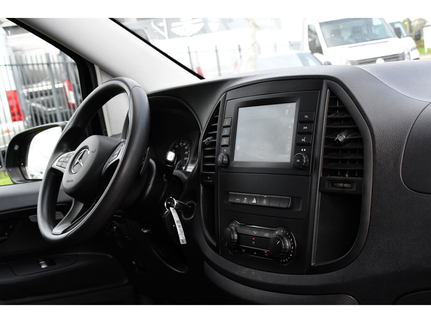 Mercedes-Benz Vito 119 CDI L2 DC Black Edition Camera, Cruise, LED, Carplay, Automaat, Stoelverwarming, 190pk, Trekhaak, Uniek!
