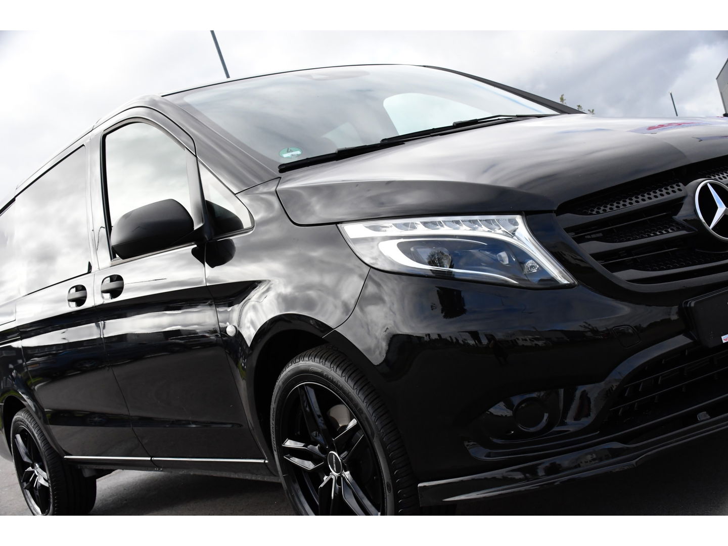 Mercedes-Benz Vito 119 CDI L2 DC Black Edition Camera, Cruise, LED, Carplay, Automaat, Stoelverwarming, 190pk, Trekhaak, Uniek!