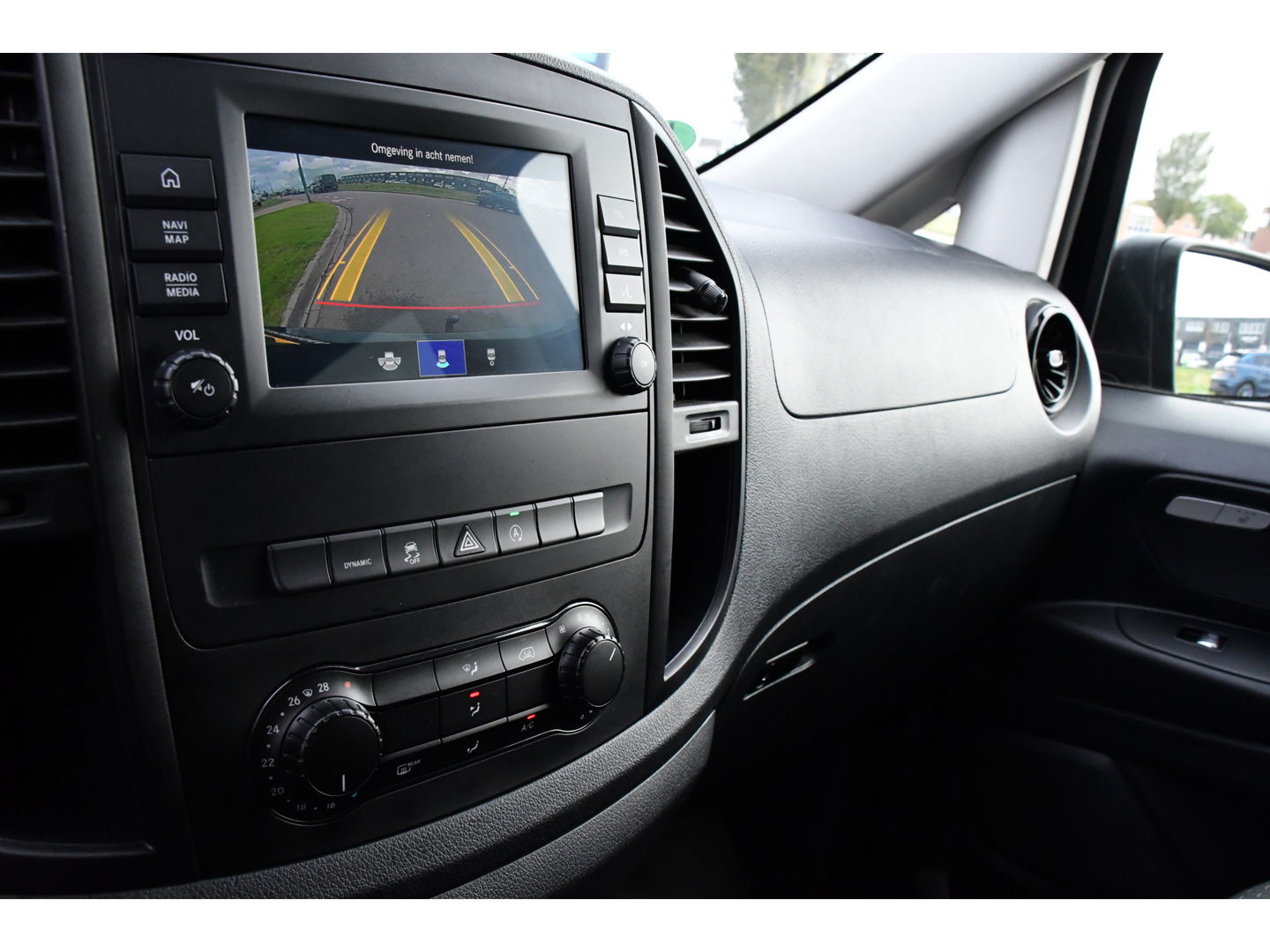 Mercedes-Benz Vito 119 CDI L2 DC Black Edition Camera, Cruise, LED, Carplay, Automaat, Stoelverwarming, 190pk, Trekhaak, Uniek!