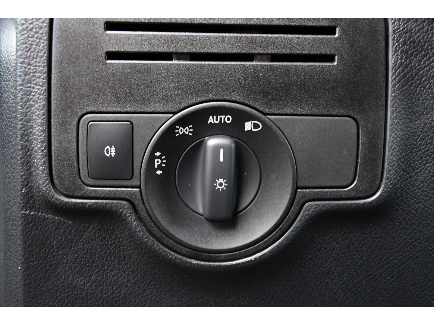 Mercedes-Benz Vito 119 CDI L2 DC Black Edition Camera, Cruise, LED, Carplay, Automaat, Stoelverwarming, 190pk, Trekhaak, Uniek!