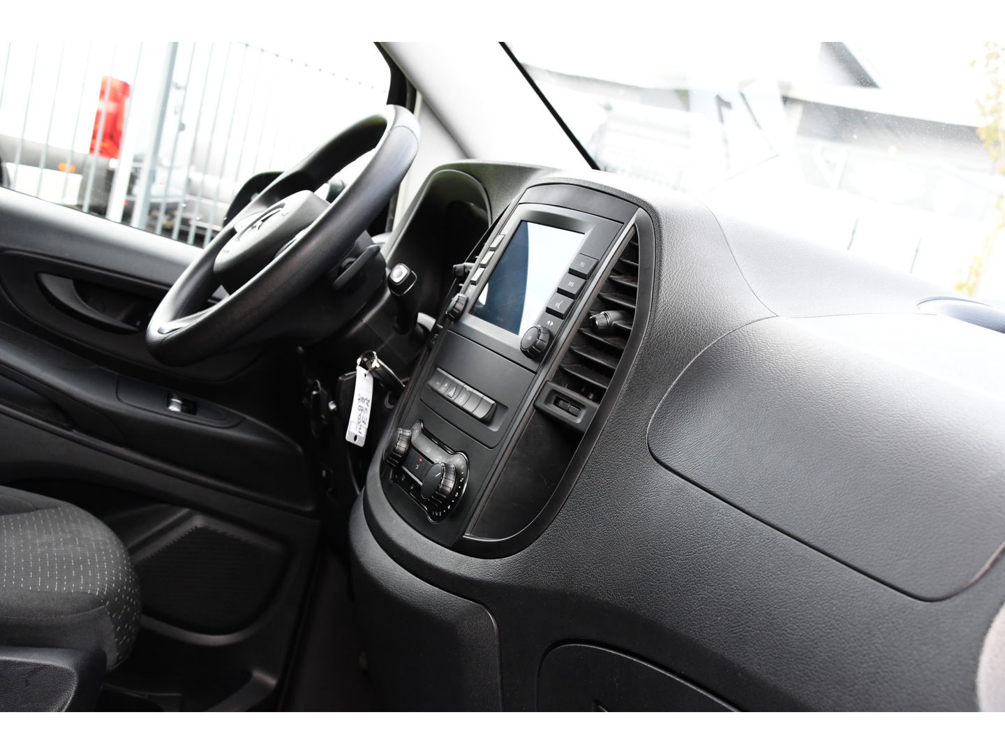 Mercedes-Benz Vito 119 CDI L2 DC Black Edition Camera, Cruise, LED, Carplay, Automaat, Stoelverwarming, 190pk, Trekhaak, Uniek!