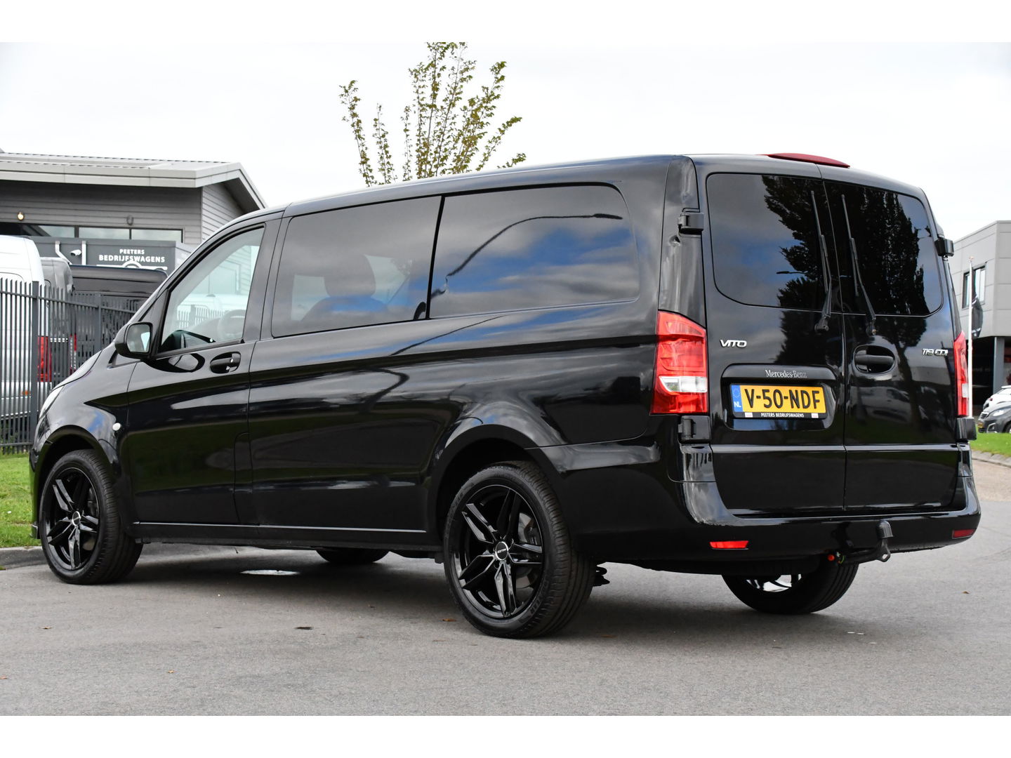 Mercedes-Benz Vito 119 CDI L2 DC Black Edition Camera, Cruise, LED, Carplay, Automaat, Stoelverwarming, 190pk, Trekhaak, Uniek!