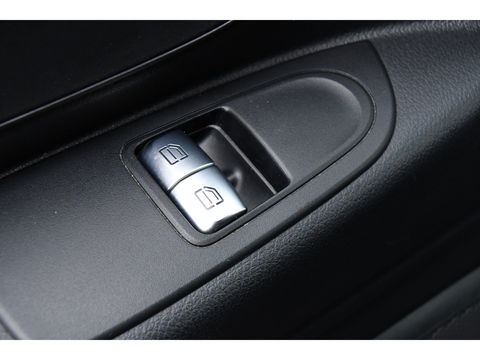 Mercedes-Benz Vito 119 CDI L2 DC Black Edition Camera, Cruise, LED, Carplay, Automaat, Stoelverwarming, 190pk, Trekhaak, Uniek!
