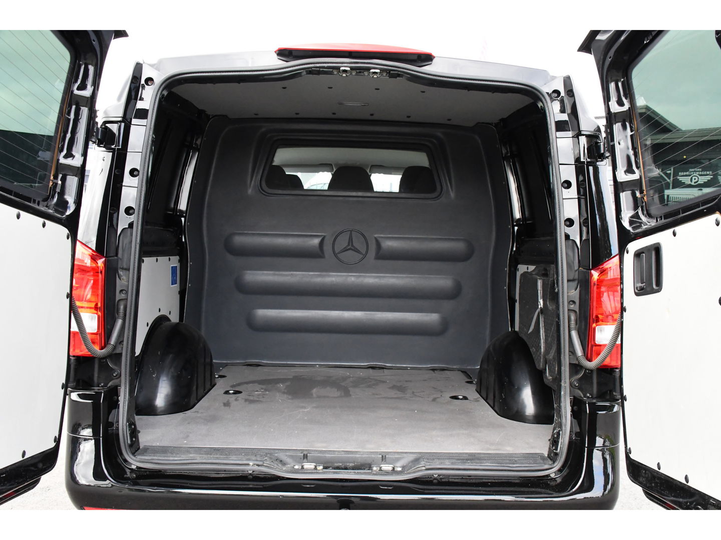 Mercedes-Benz Vito 119 CDI L2 DC Black Edition Camera, Cruise, LED, Carplay, Automaat, Stoelverwarming, 190pk, Trekhaak, Uniek!