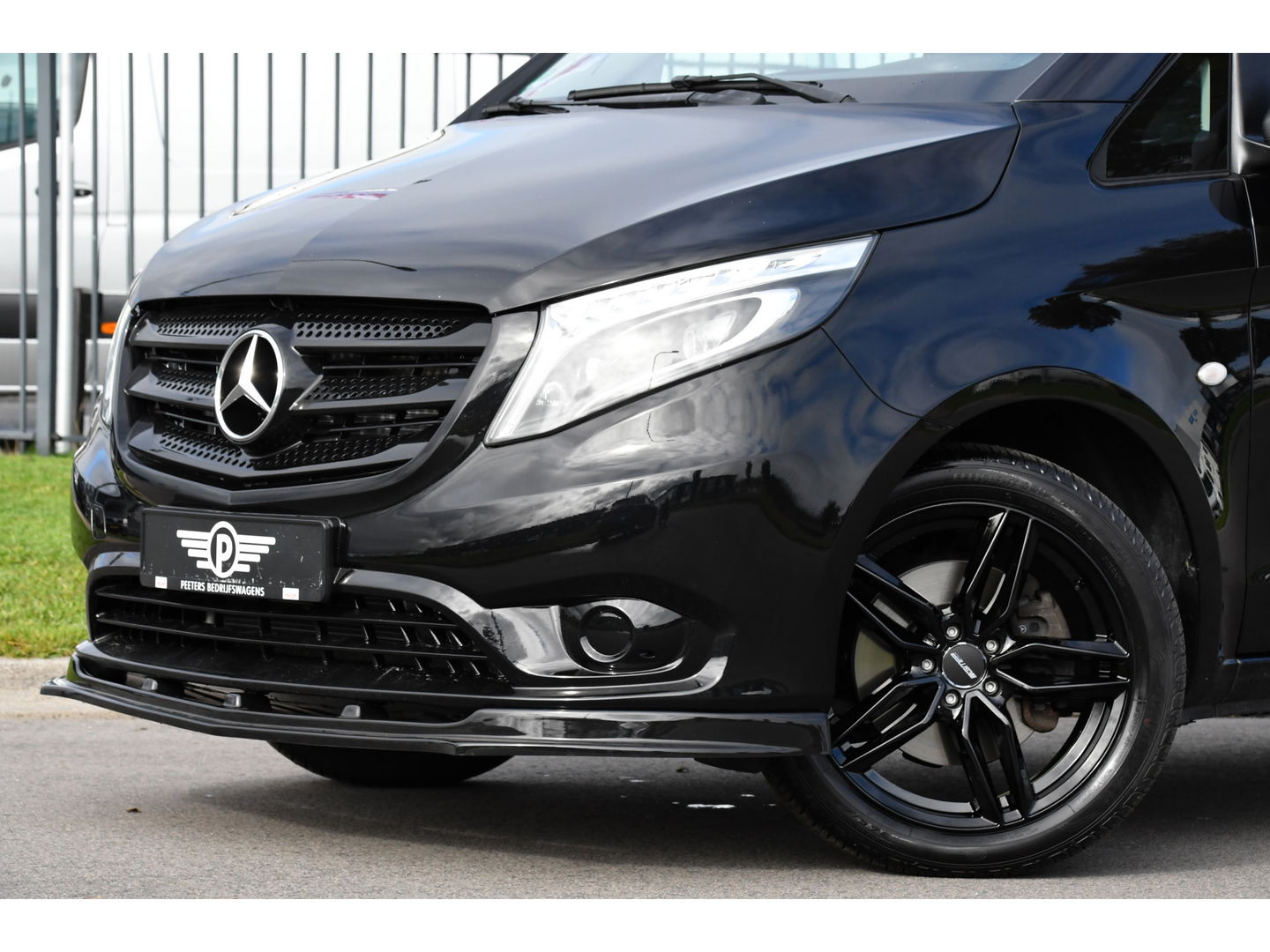 Mercedes-Benz Vito 119 CDI L2 DC Black Edition Camera, Cruise, LED, Carplay, Automaat, Stoelverwarming, 190pk, Trekhaak, Uniek!