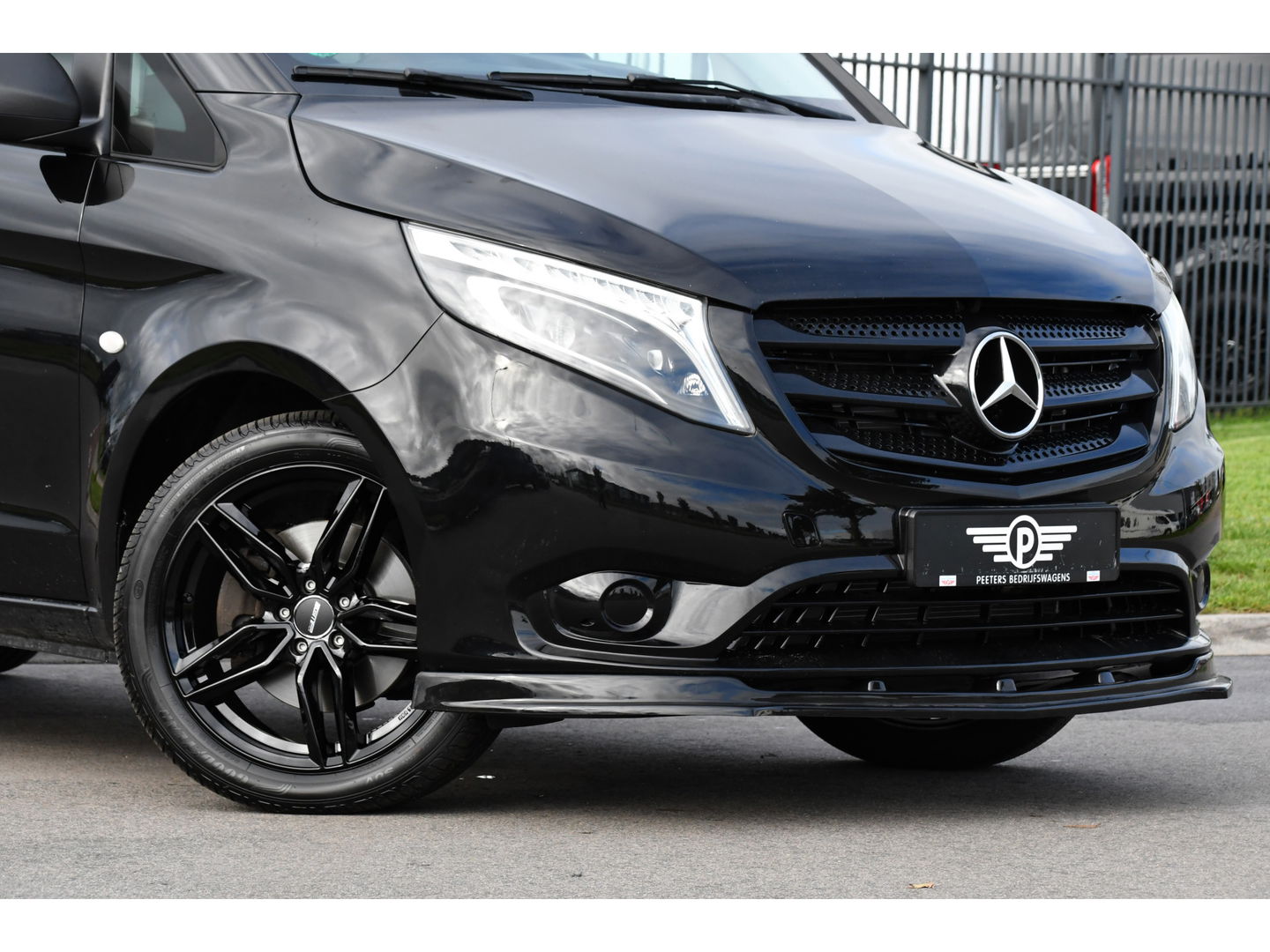 Mercedes-Benz Vito 119 CDI L2 DC Black Edition Camera, Cruise, LED, Carplay, Automaat, Stoelverwarming, 190pk, Trekhaak, Uniek!