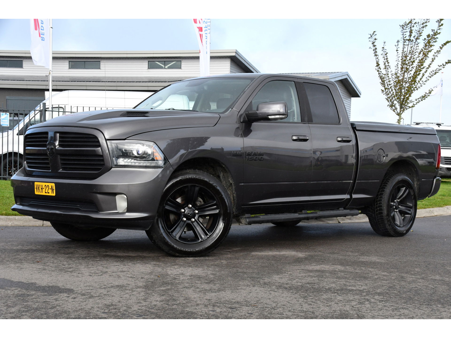 Dodge Ram 1500 5.7 V8 Quad Cab 6'4 Cruise, Camera, 402pk, Automaat, 3500kg, Trekhaak, Stoelverwarming, Leder, Multimedia, Sensoren, Uniek!