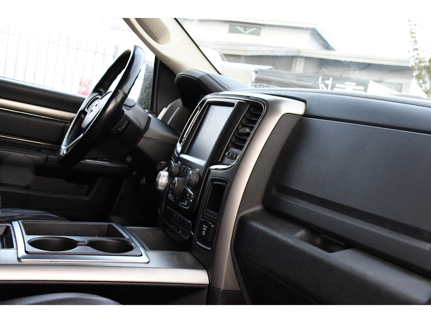 Dodge Ram 1500 5.7 V8 Quad Cab 6'4 Cruise, Camera, 402pk, Automaat, 3500kg, Trekhaak, Stoelverwarming, Leder, Multimedia, Sensoren, Uniek!