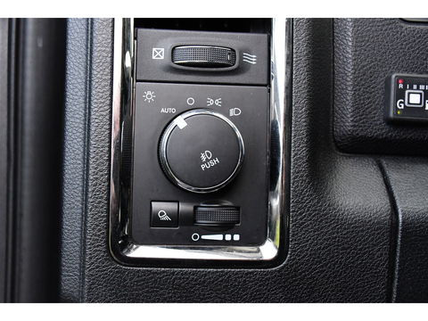 Dodge Ram 1500 5.7 V8 Quad Cab 6'4 Cruise, Camera, 402pk, Automaat, 3500kg, Trekhaak, Stoelverwarming, Leder, Multimedia, Sensoren, Uniek!