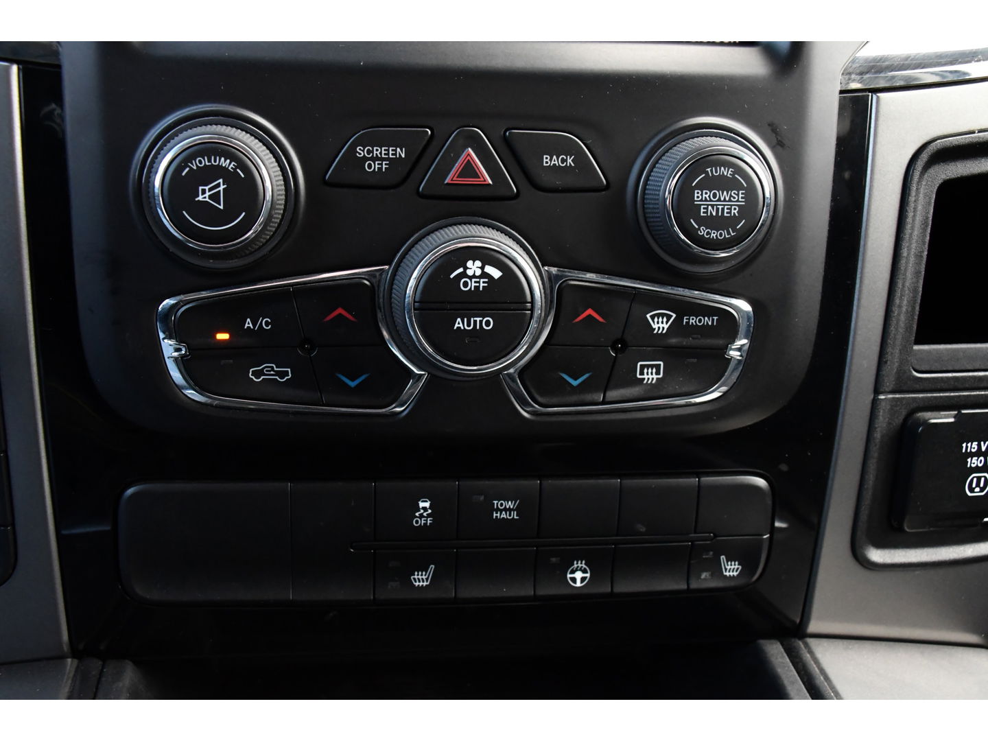 Dodge Ram 1500 5.7 V8 Quad Cab 6'4 Cruise, Camera, 402pk, Automaat, 3500kg, Trekhaak, Stoelverwarming, Leder, Multimedia, Sensoren, Uniek!