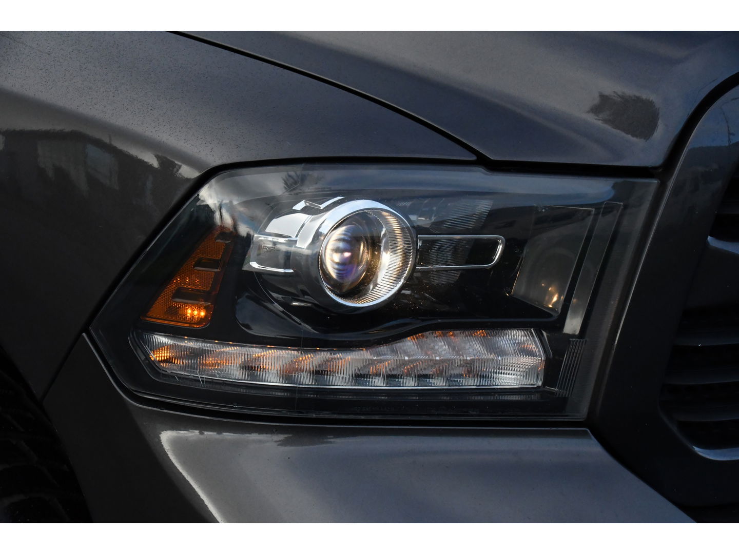 Dodge Ram 1500 5.7 V8 Quad Cab 6'4 Cruise, Camera, 402pk, Automaat, 3500kg, Trekhaak, Stoelverwarming, Leder, Multimedia, Sensoren, Uniek!