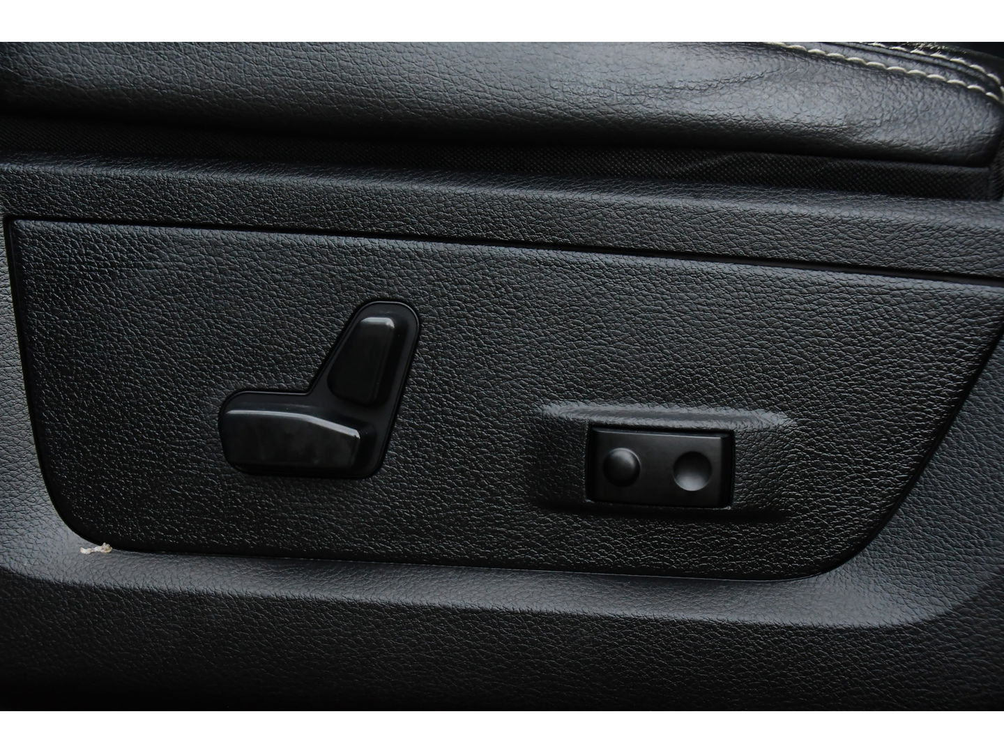 Dodge Ram 1500 5.7 V8 Quad Cab 6'4 Cruise, Camera, 402pk, Automaat, 3500kg, Trekhaak, Stoelverwarming, Leder, Multimedia, Sensoren, Uniek!