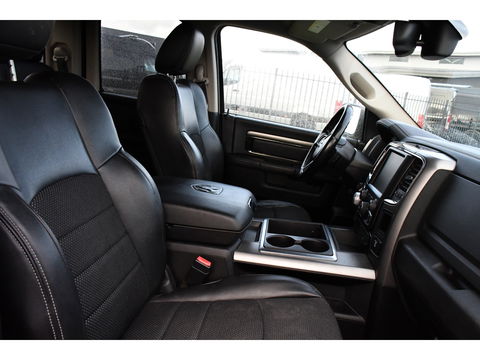 Dodge Ram 1500 5.7 V8 Quad Cab 6'4 Cruise, Camera, 402pk, Automaat, 3500kg, Trekhaak, Stoelverwarming, Leder, Multimedia, Sensoren, Uniek!