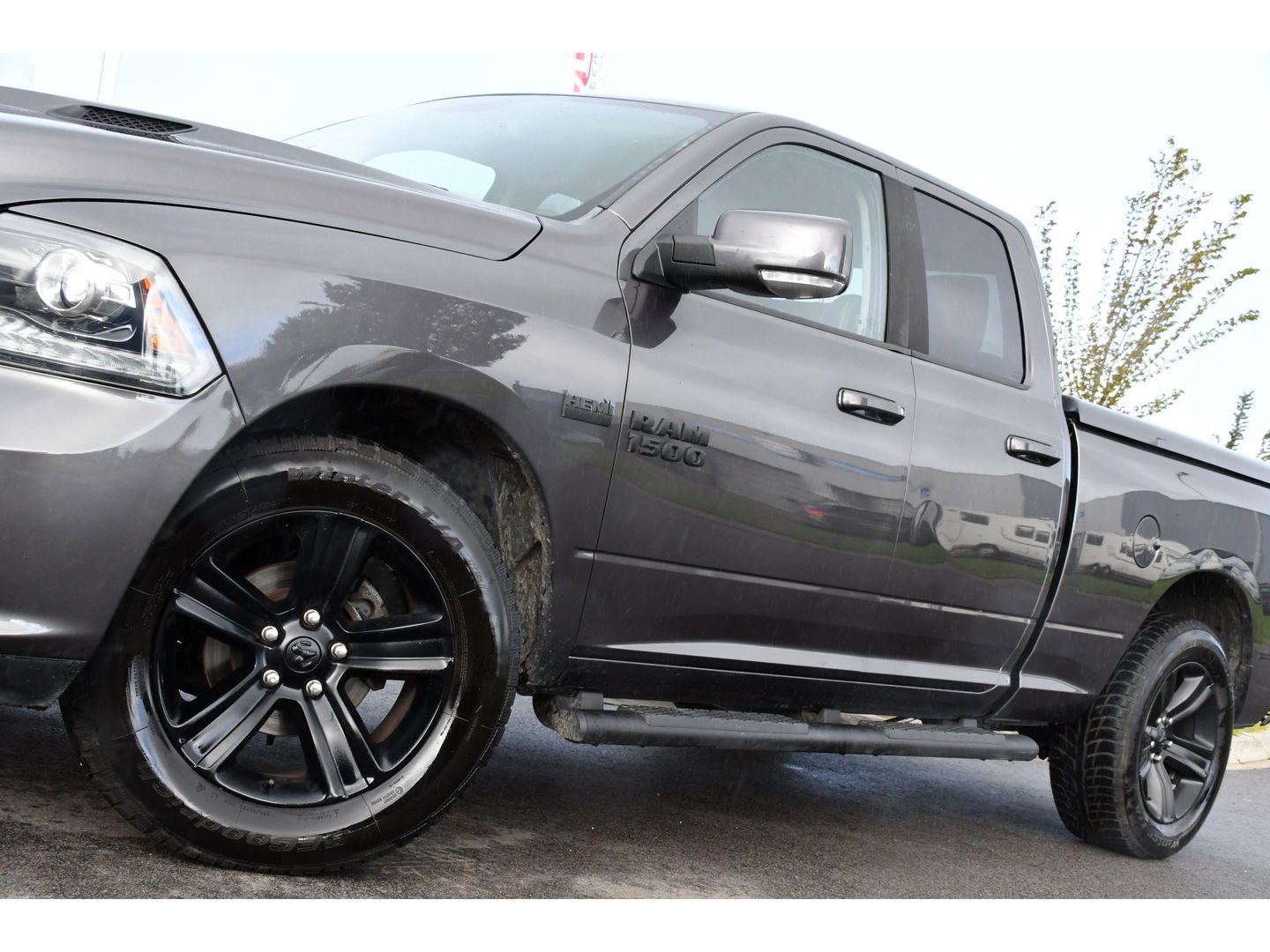Dodge Ram 1500 5.7 V8 Quad Cab 6'4 Cruise, Camera, 402pk, Automaat, 3500kg, Trekhaak, Stoelverwarming, Leder, Multimedia, Sensoren, Uniek!