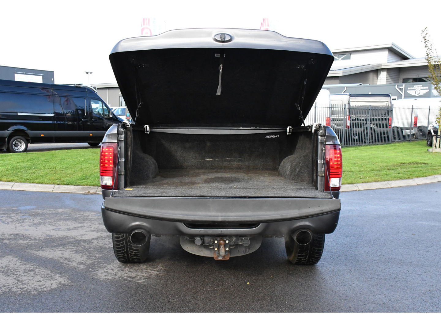 Dodge Ram 1500 5.7 V8 Quad Cab 6'4 Cruise, Camera, 402pk, Automaat, 3500kg, Trekhaak, Stoelverwarming, Leder, Multimedia, Sensoren, Uniek!