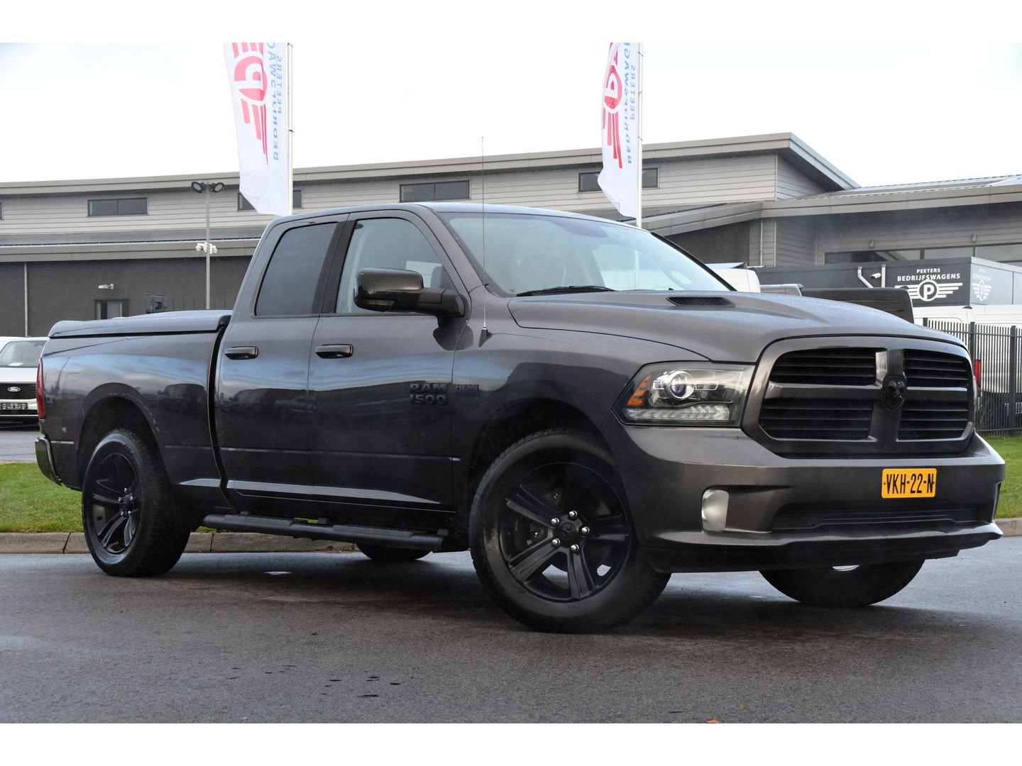 Dodge Ram 1500 5.7 V8 Quad Cab 6'4 Cruise, Camera, 402pk, Automaat, 3500kg, Trekhaak, Stoelverwarming, Leder, Multimedia, Sensoren, Uniek!