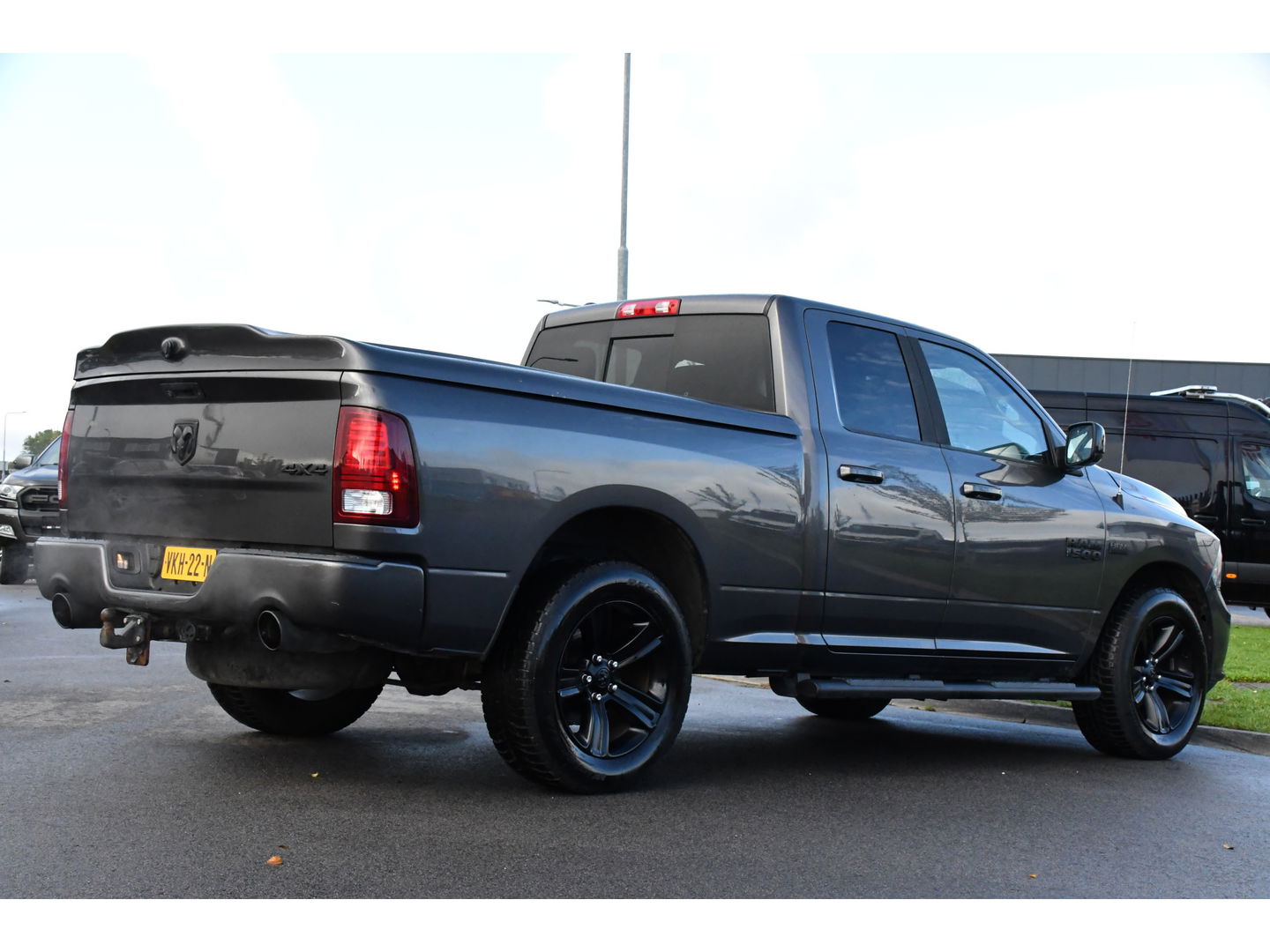 Dodge Ram 1500 5.7 V8 Quad Cab 6'4 Cruise, Camera, 402pk, Automaat, 3500kg, Trekhaak, Stoelverwarming, Leder, Multimedia, Sensoren, Uniek!