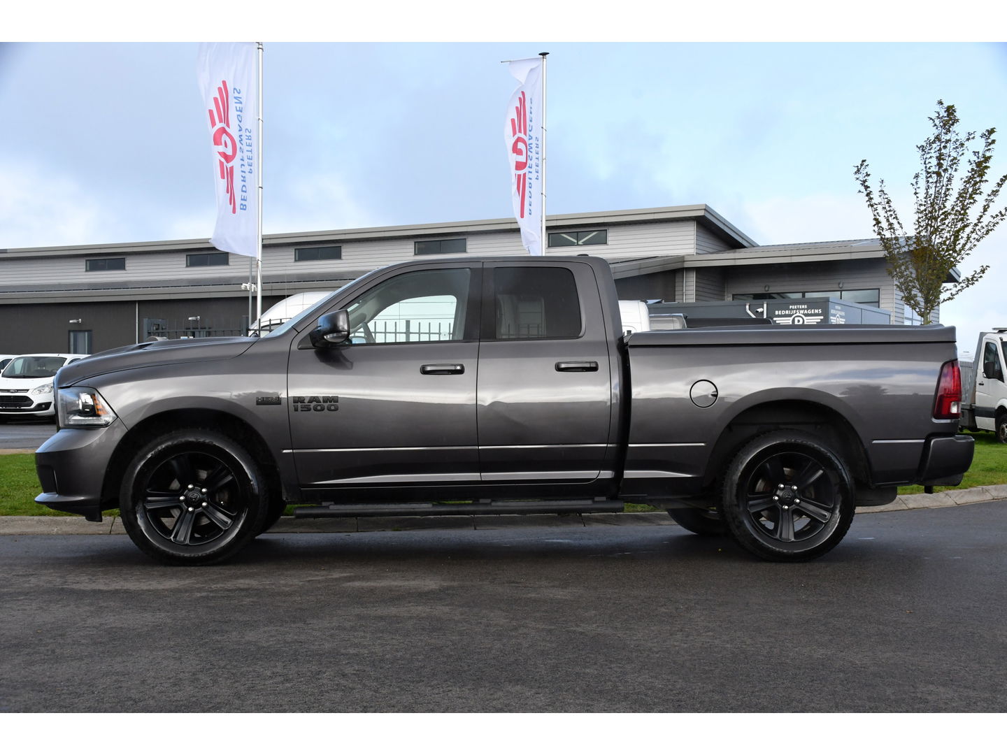 Dodge Ram 1500 5.7 V8 Quad Cab 6'4 Cruise, Camera, 402pk, Automaat, 3500kg, Trekhaak, Stoelverwarming, Leder, Multimedia, Sensoren, Uniek!