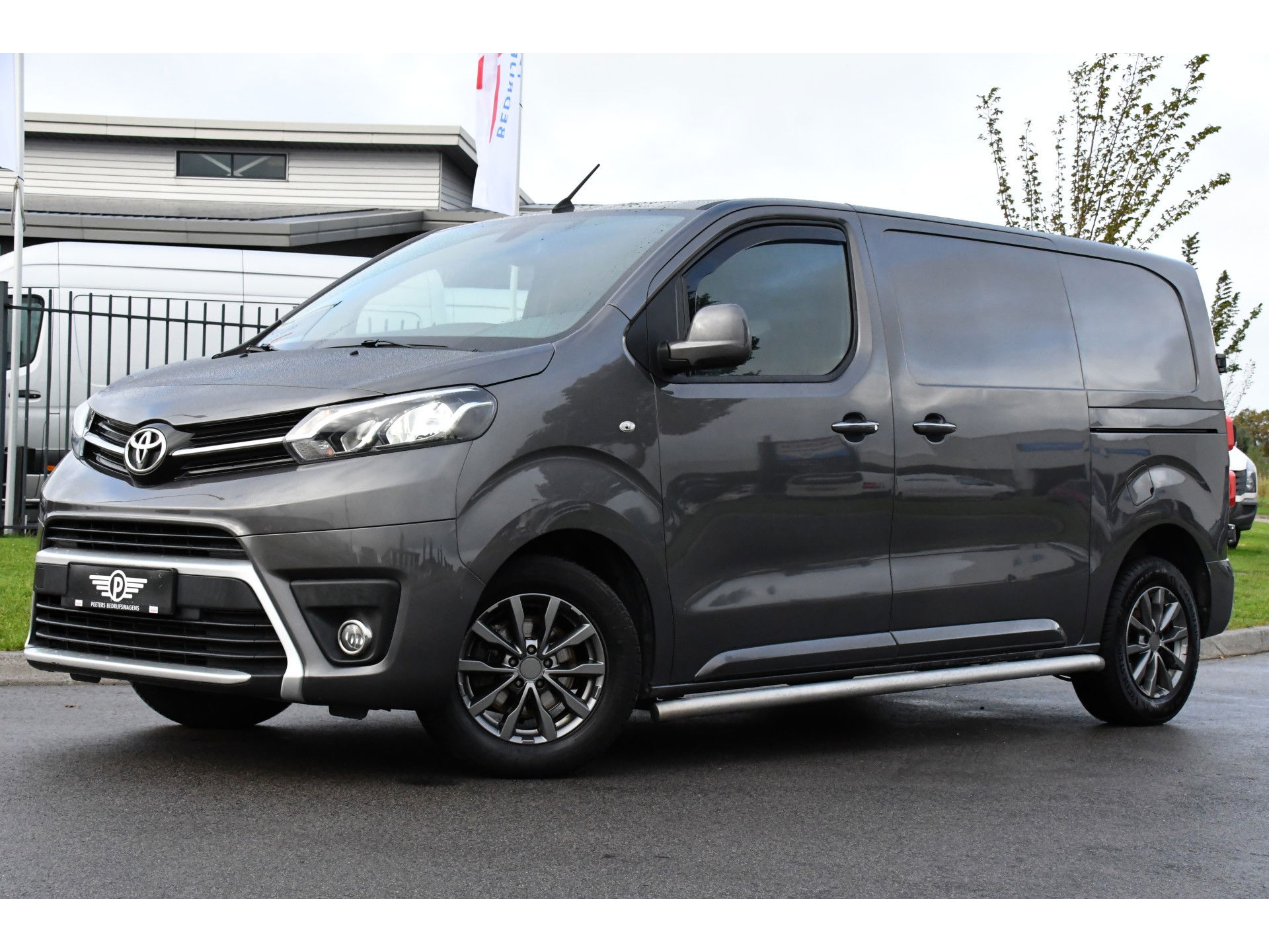 Toyota ProAce Worker 2.0 D-4D Professional Full Options, Camera, Cruise, 2 x Schuifdeur, Clima, Keyless, Multimedia, Trekhaak, Sensoren, 150pk, Uniek!