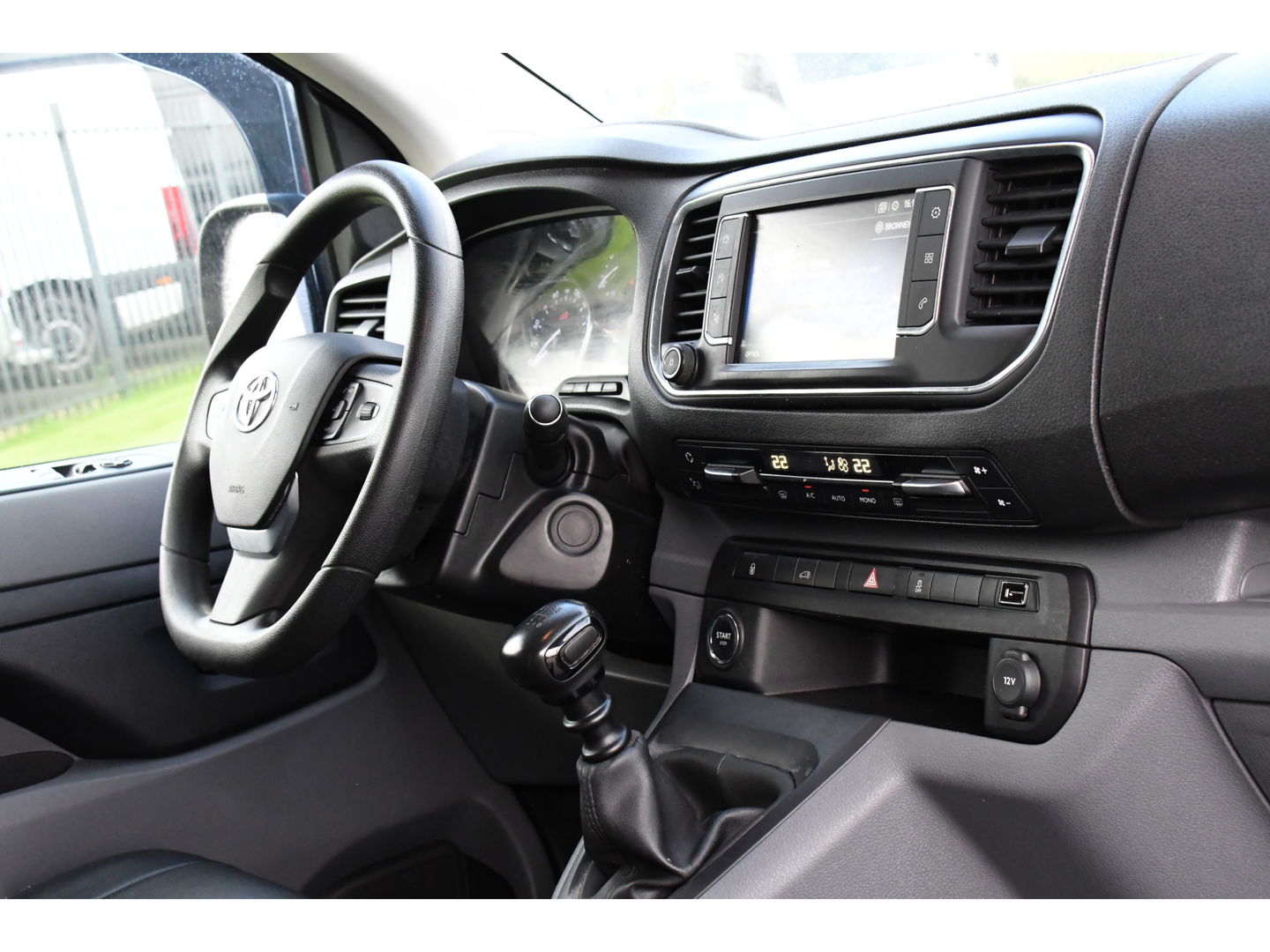 Toyota ProAce Worker 2.0 D-4D Professional Full Options, Camera, Cruise, 2 x Schuifdeur, Clima, Keyless, Multimedia, Trekhaak, Sensoren, 150pk, Uniek!