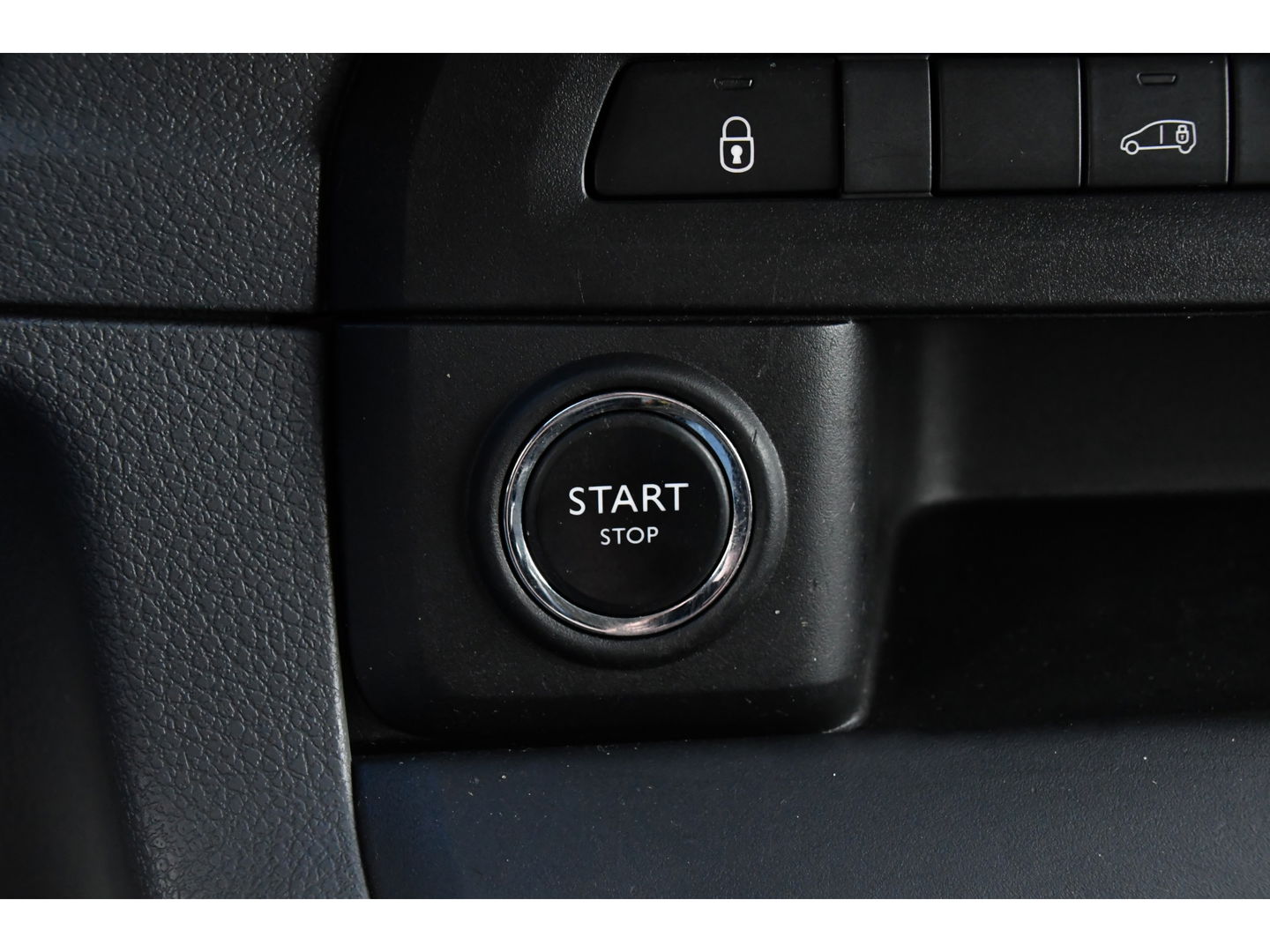Toyota ProAce Worker 2.0 D-4D Professional Full Options, Camera, Cruise, 2 x Schuifdeur, Clima, Keyless, Multimedia, Trekhaak, Sensoren, 150pk, Uniek!