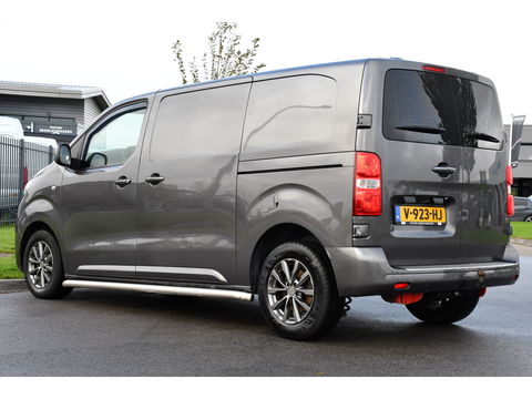 Toyota ProAce Worker 2.0 D-4D Professional Full Options, Camera, Cruise, 2 x Schuifdeur, Clima, Keyless, Multimedia, Trekhaak, Sensoren, 150pk, Uniek!
