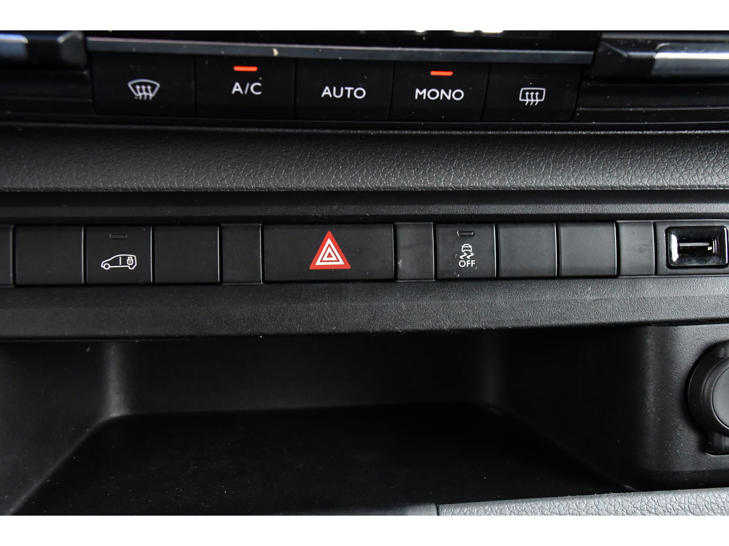 Toyota ProAce Worker 2.0 D-4D Professional Full Options, Camera, Cruise, 2 x Schuifdeur, Clima, Keyless, Multimedia, Trekhaak, Sensoren, 150pk, Uniek!