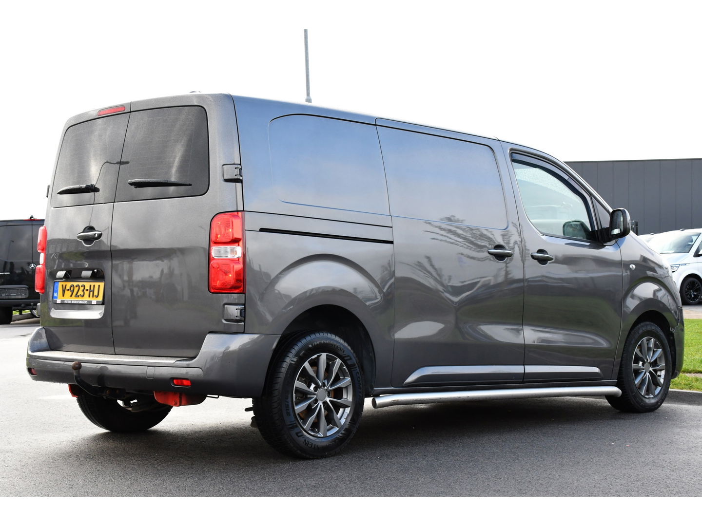 Toyota ProAce Worker 2.0 D-4D Professional Full Options, Camera, Cruise, 2 x Schuifdeur, Clima, Keyless, Multimedia, Trekhaak, Sensoren, 150pk, Uniek!