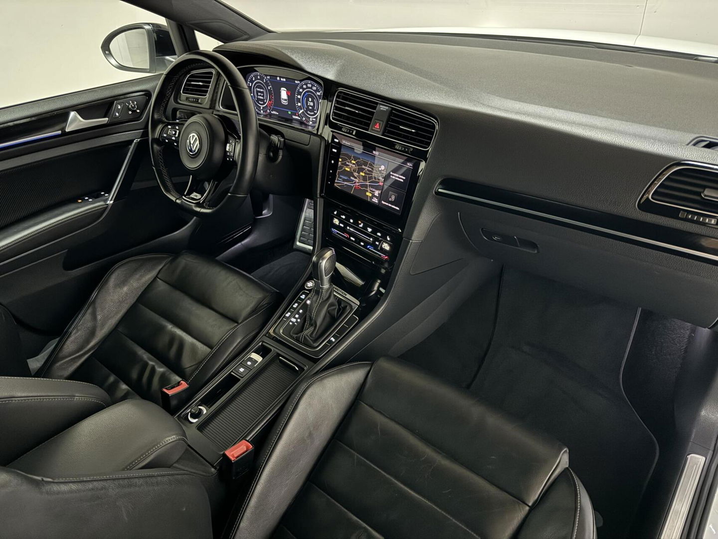Volkswagen Golf 2.0 TSI R 4Motion Pano Virtual Miltek Leer Carplay