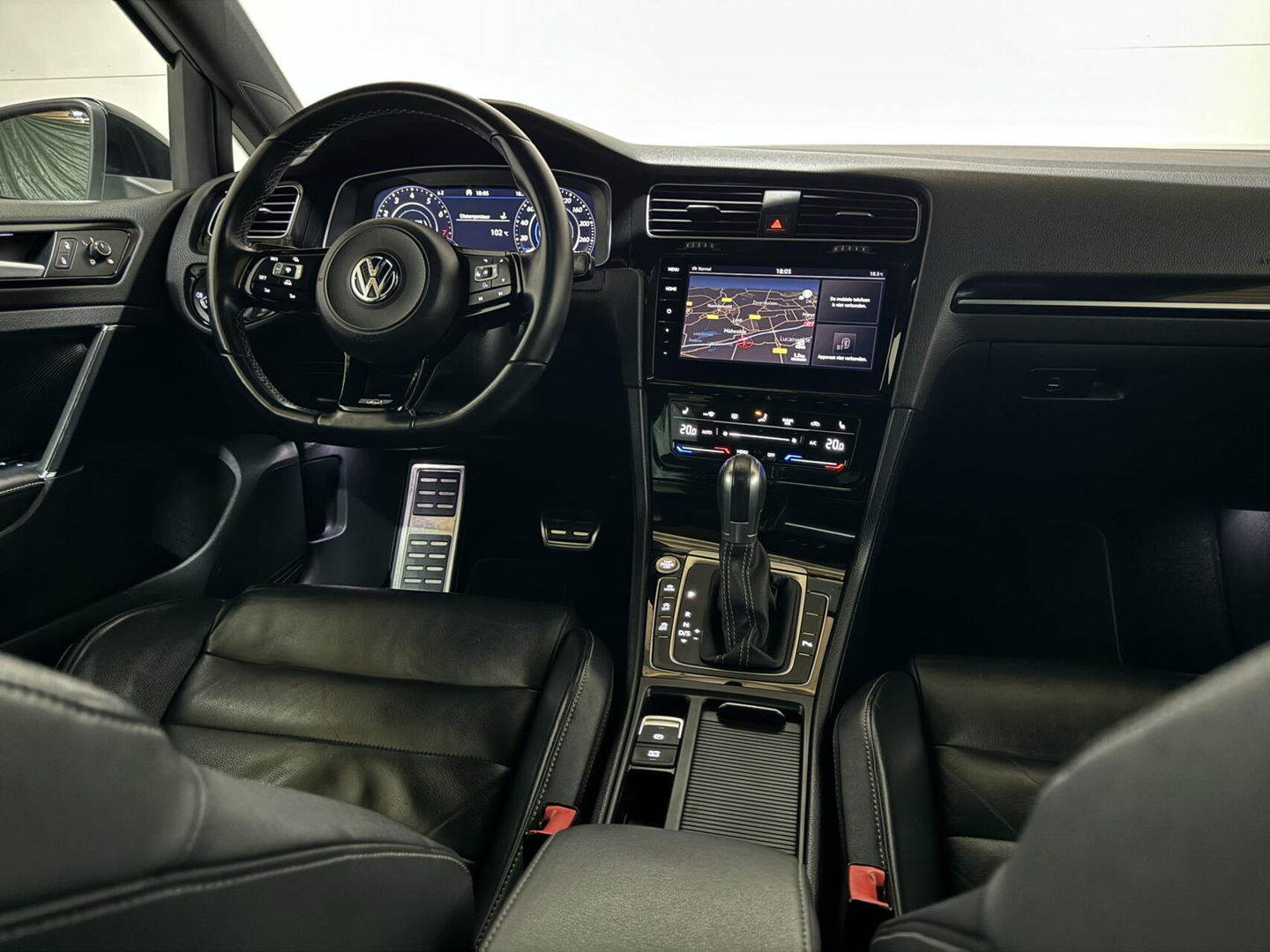 Volkswagen Golf 2.0 TSI R 4Motion Pano Virtual Miltek Leer Carplay