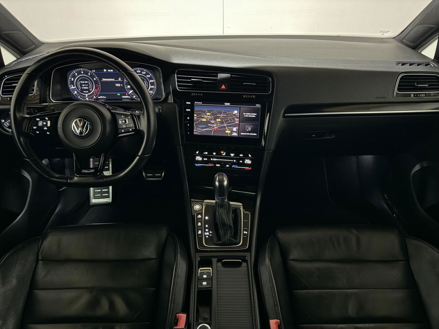 Volkswagen Golf 2.0 TSI R 4Motion Pano Virtual Miltek Leer Carplay
