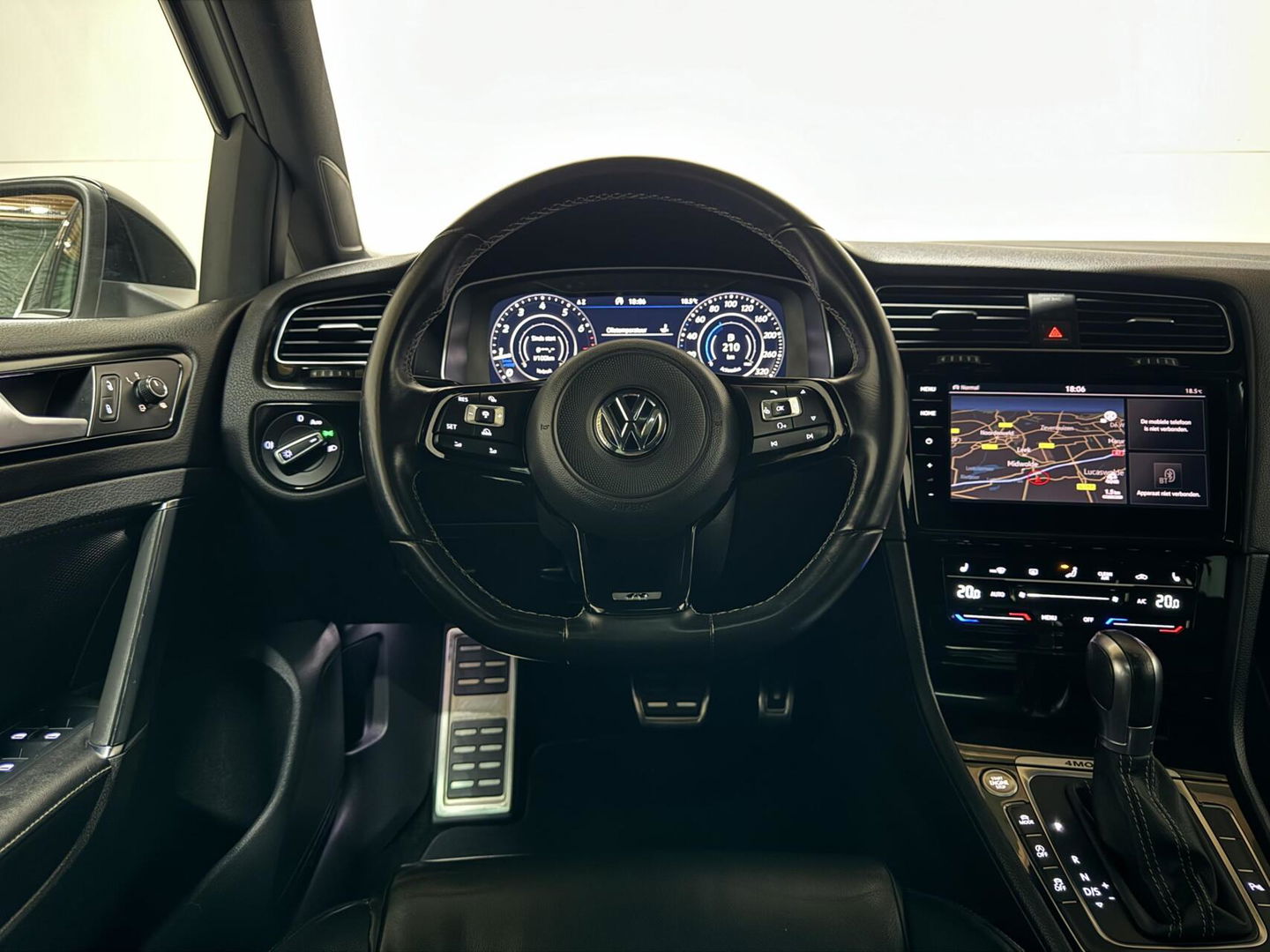 Volkswagen Golf 2.0 TSI R 4Motion Pano Virtual Miltek Leer Carplay