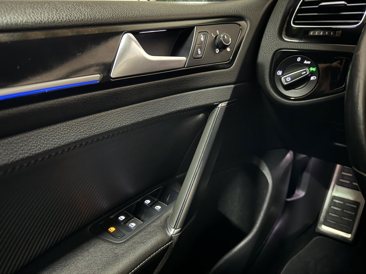 Volkswagen Golf 2.0 TSI R 4Motion Pano Virtual Miltek Leer Carplay