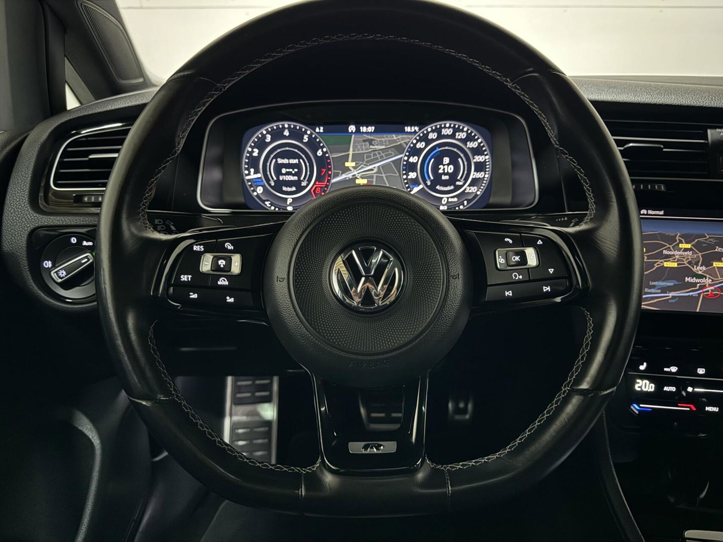 Volkswagen Golf 2.0 TSI R 4Motion Pano Virtual Miltek Leer Carplay