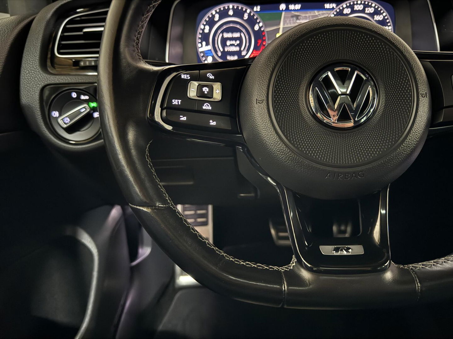Volkswagen Golf 2.0 TSI R 4Motion Pano Virtual Miltek Leer Carplay