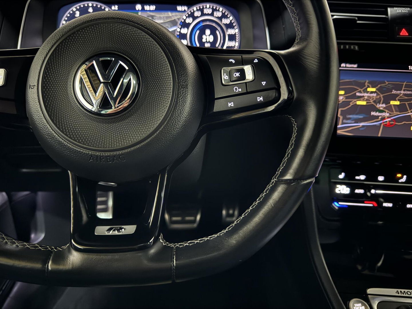 Volkswagen Golf 2.0 TSI R 4Motion Pano Virtual Miltek Leer Carplay