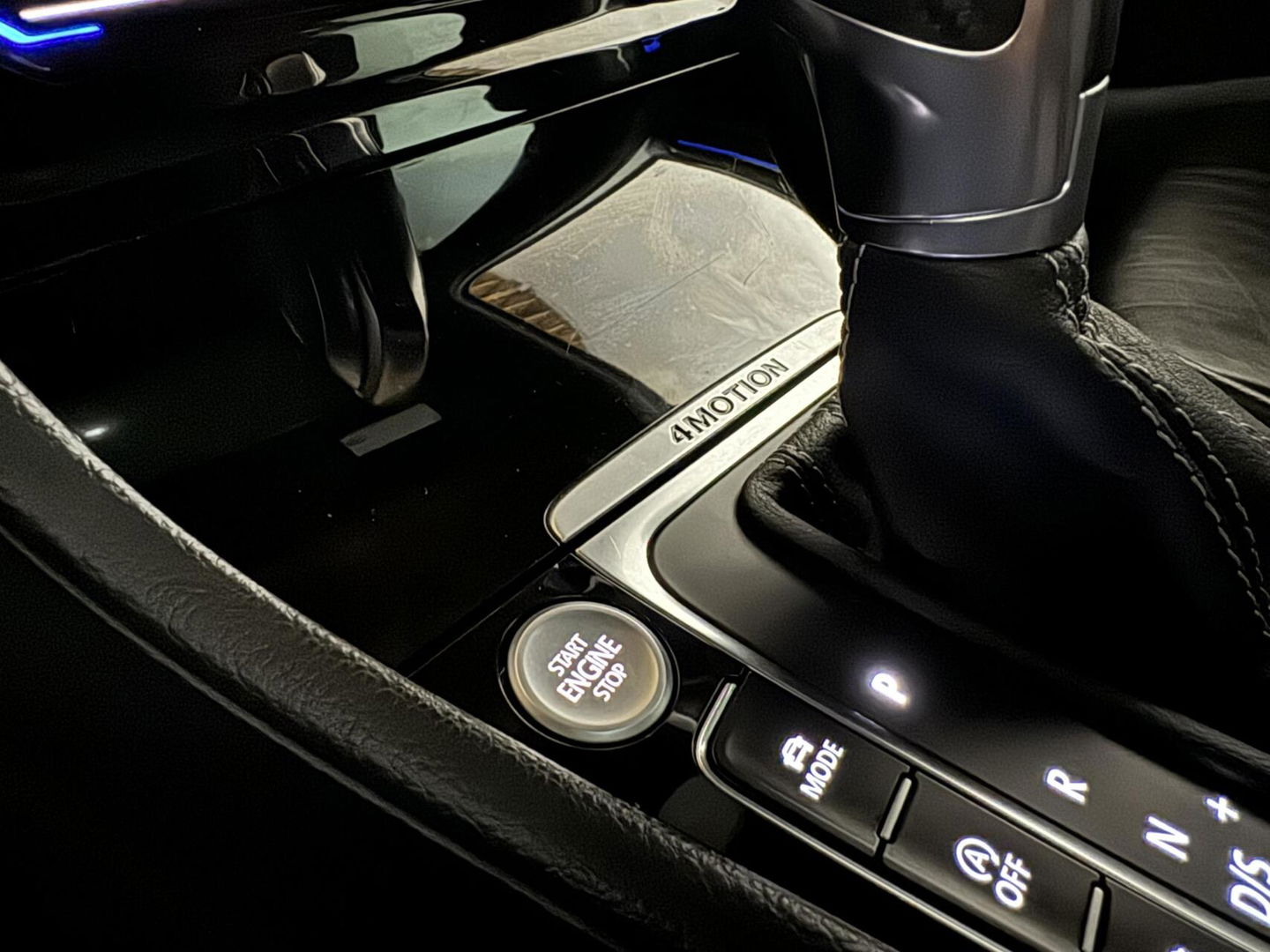 Volkswagen Golf 2.0 TSI R 4Motion Pano Virtual Miltek Leer Carplay