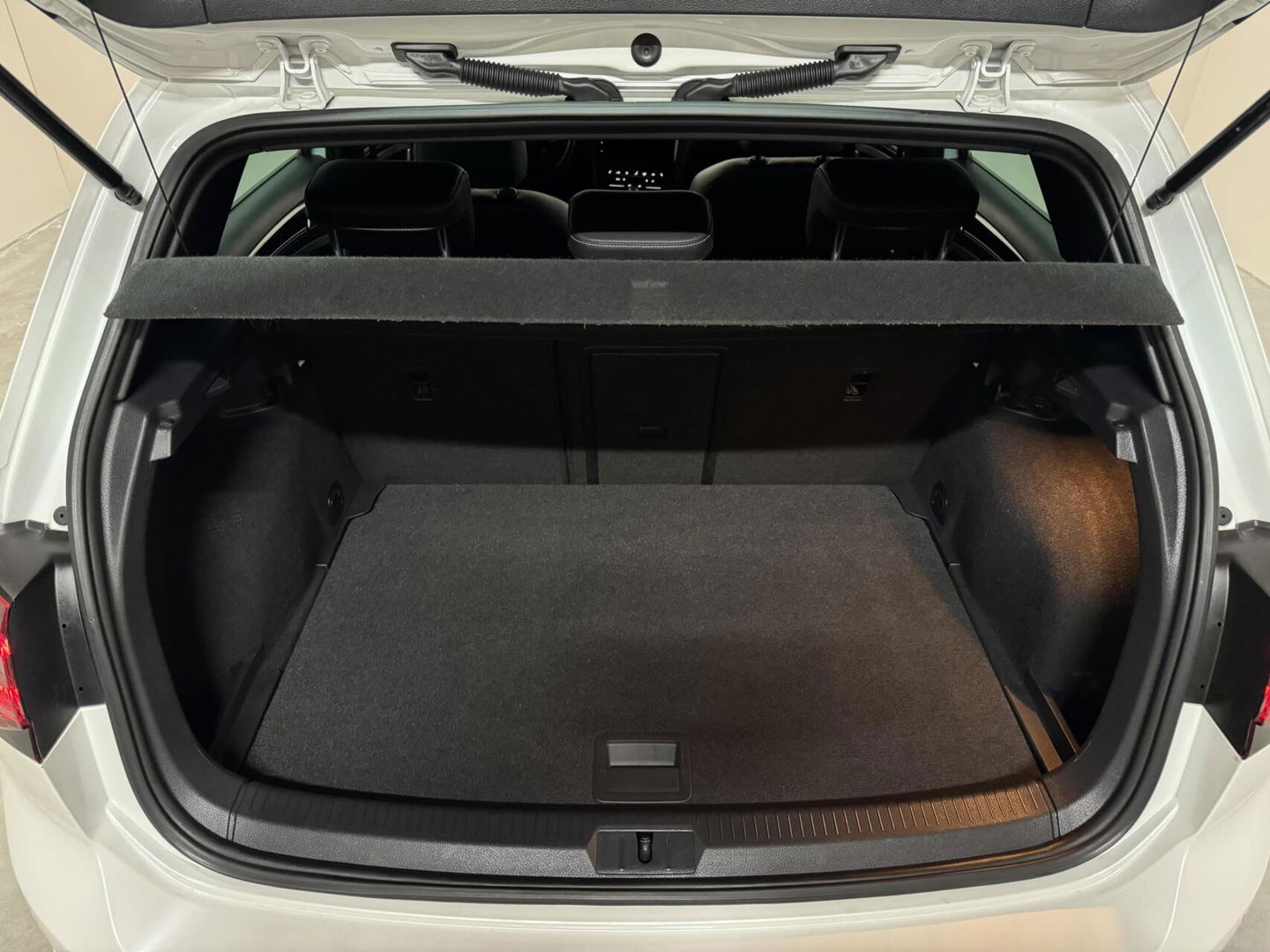 Volkswagen Golf 2.0 TSI R 4Motion Pano Virtual Miltek Leer Carplay